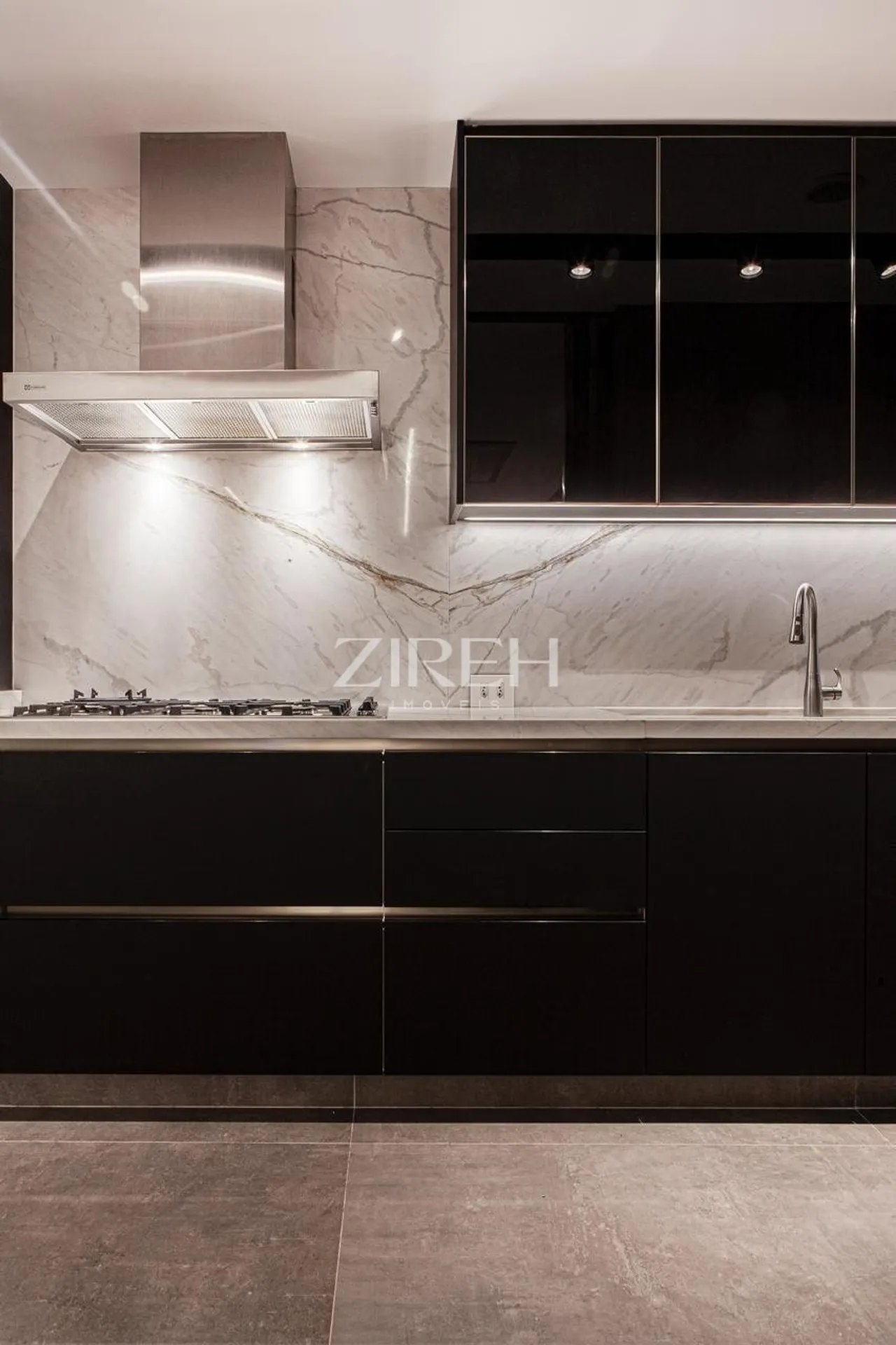 2-bedroom apartment in a building with a gym — photo 8