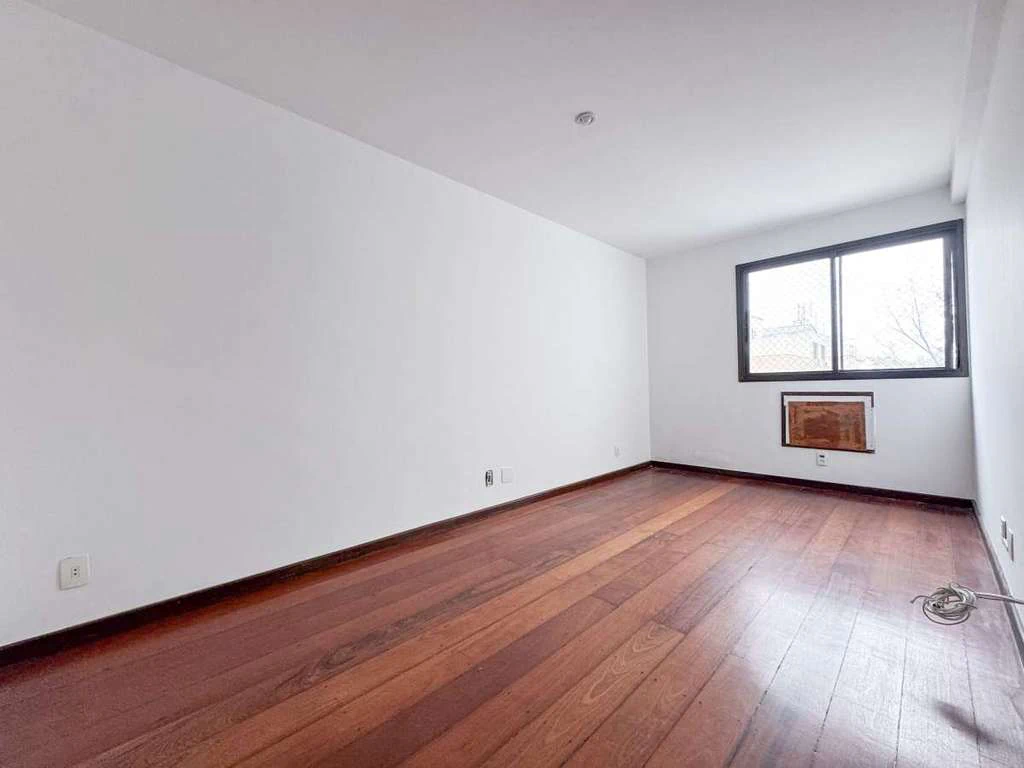 Top-floor apartment with 3 en-suites and 4 baths — photo 15
