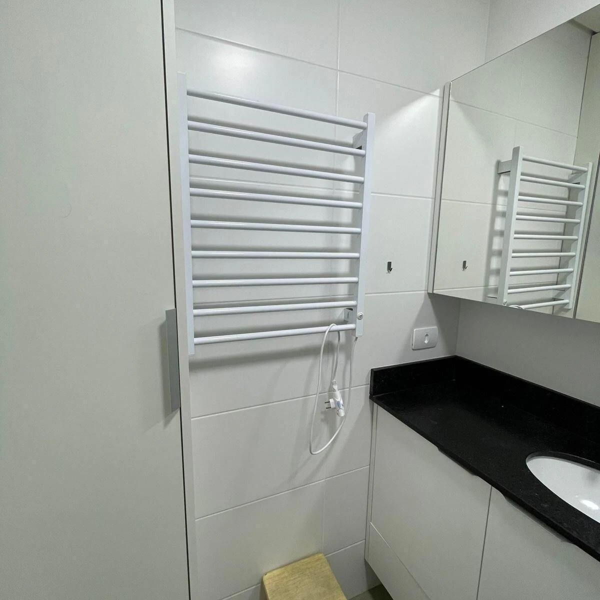 One-bedroom apartment with a dryer — photo 19