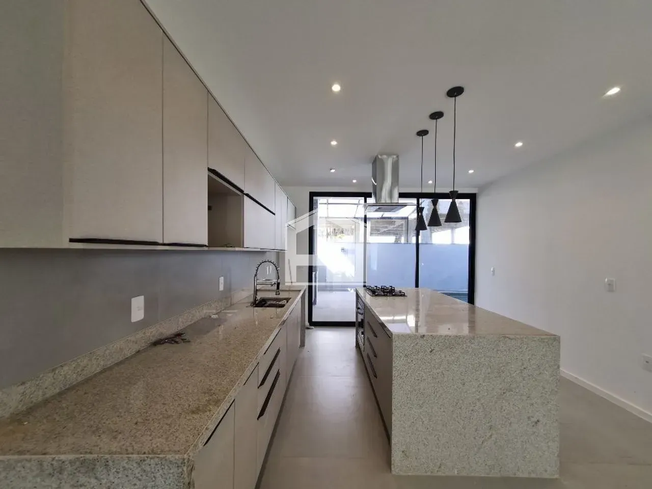 Triplex house with 4 bedrooms and 5 bathrooms, 2 parking — photo 6