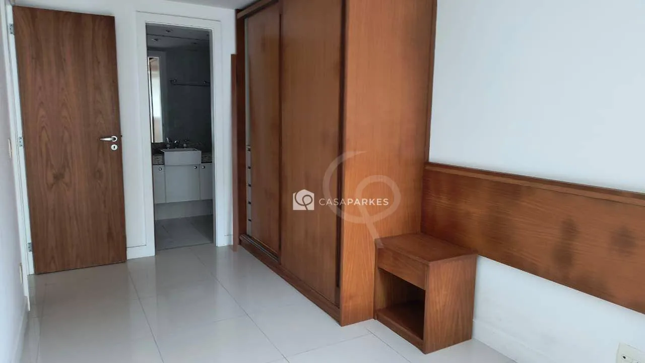 Apartamento de 4 dormitórios com 198 m² e cozinha fechada — photo 9