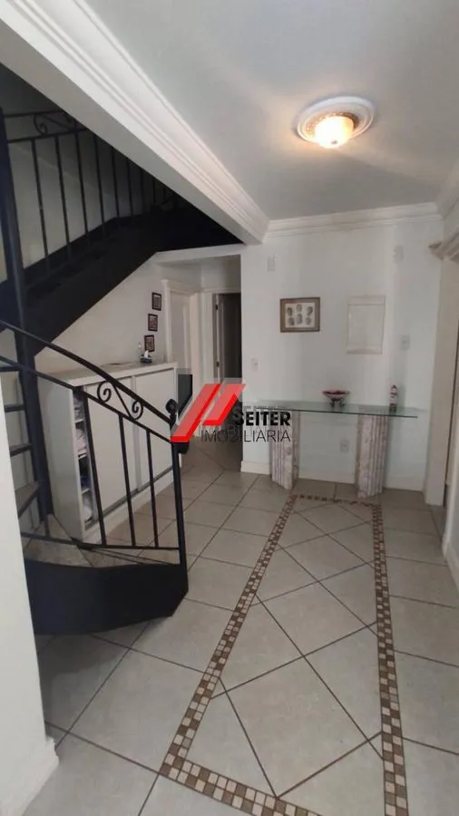 Rental house with 5 bedrooms and an open-plan kitchen — photo 77