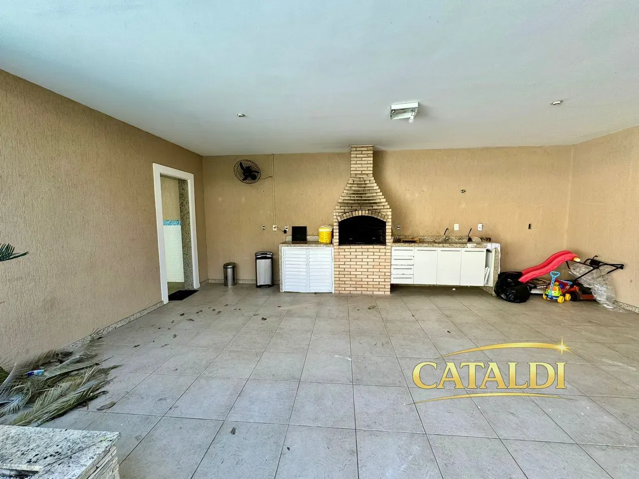 Furnished house, 400 m², with floor-to-ceiling windows — photo 13
