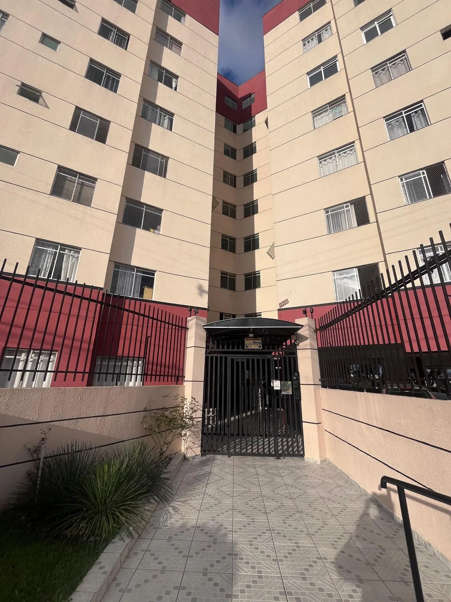 2-bedroom apartment with wood or laminate floors in Curitiba — photo 15