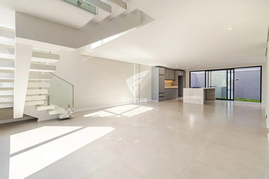 Furnished house with 4 bedrooms and 320 m²