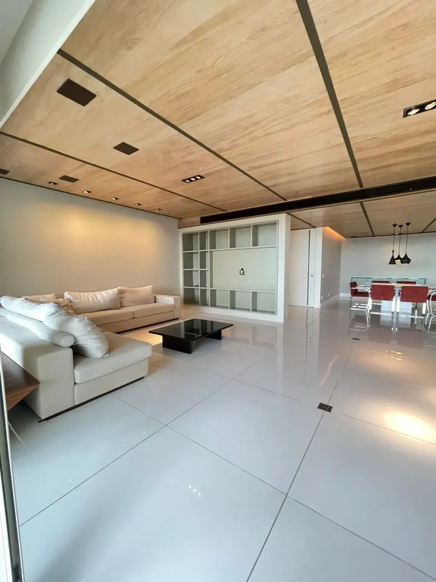 Furnished 3-bedroom apartment with glassed balcony — photo 9