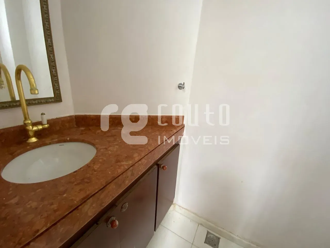 Apartment with 5 bedrooms and a balcony, 4 bathrooms — photo 14