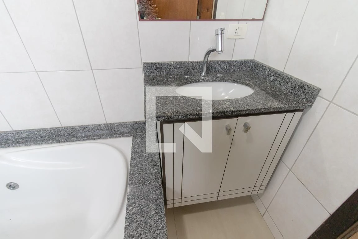 3-bedroom house with a private pool in Curitiba — photo 28