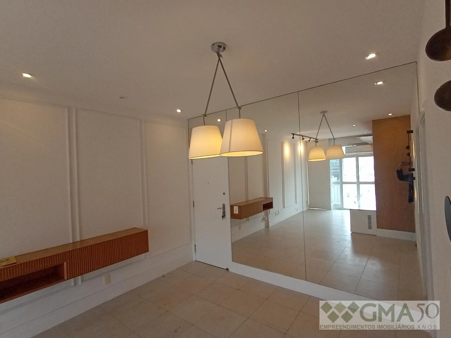 3-bedroom apartment with a mountain view
