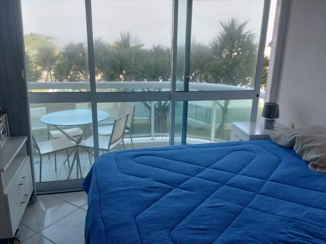 2-bedroom apartment with water view through the windows — photo 7