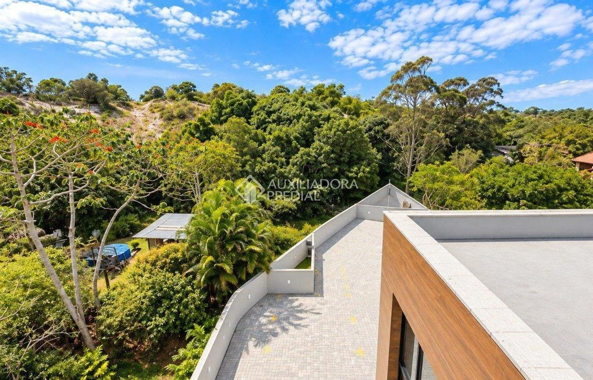 One-bedroom apartment with a home office in Florianópolis — photo 16