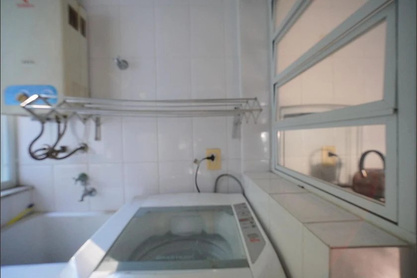 Furnished 3-bedroom apartment with balcony — photo 12