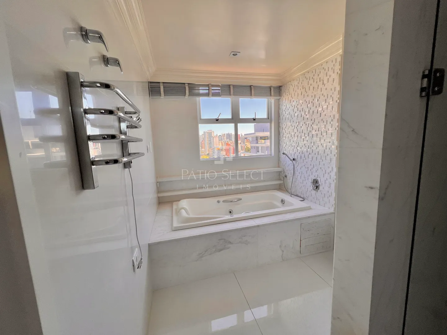 Гардеробная и 3 спальни: квартира 180 м² — photo 50