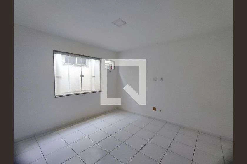 Apartamento de 1 dormitorio con balcón y cocina abierta — photo 14