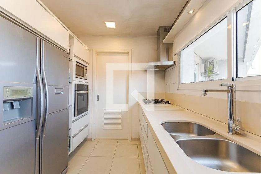 Furnished apartment with 3 en-suite bedrooms and 211 m² — photo 42