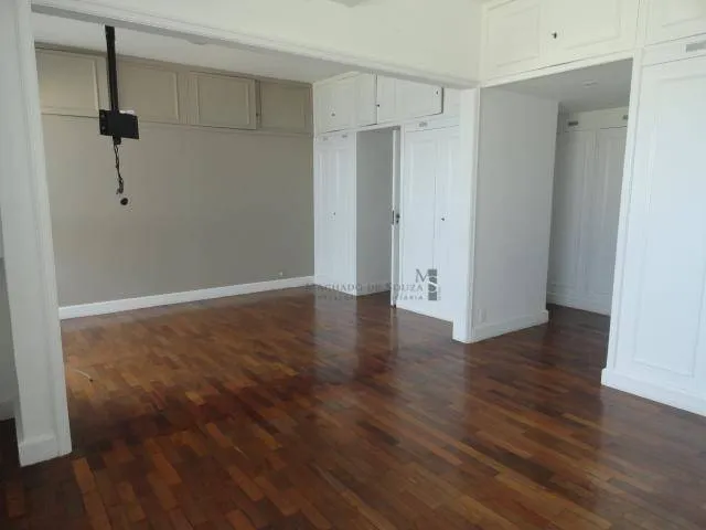 Water view in a 4-bedroom apartment, 350 m² — photo 13