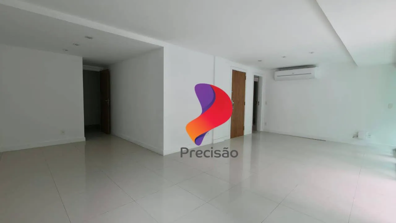 Apartment with enclosed balcony and 4 bedrooms — photo 2