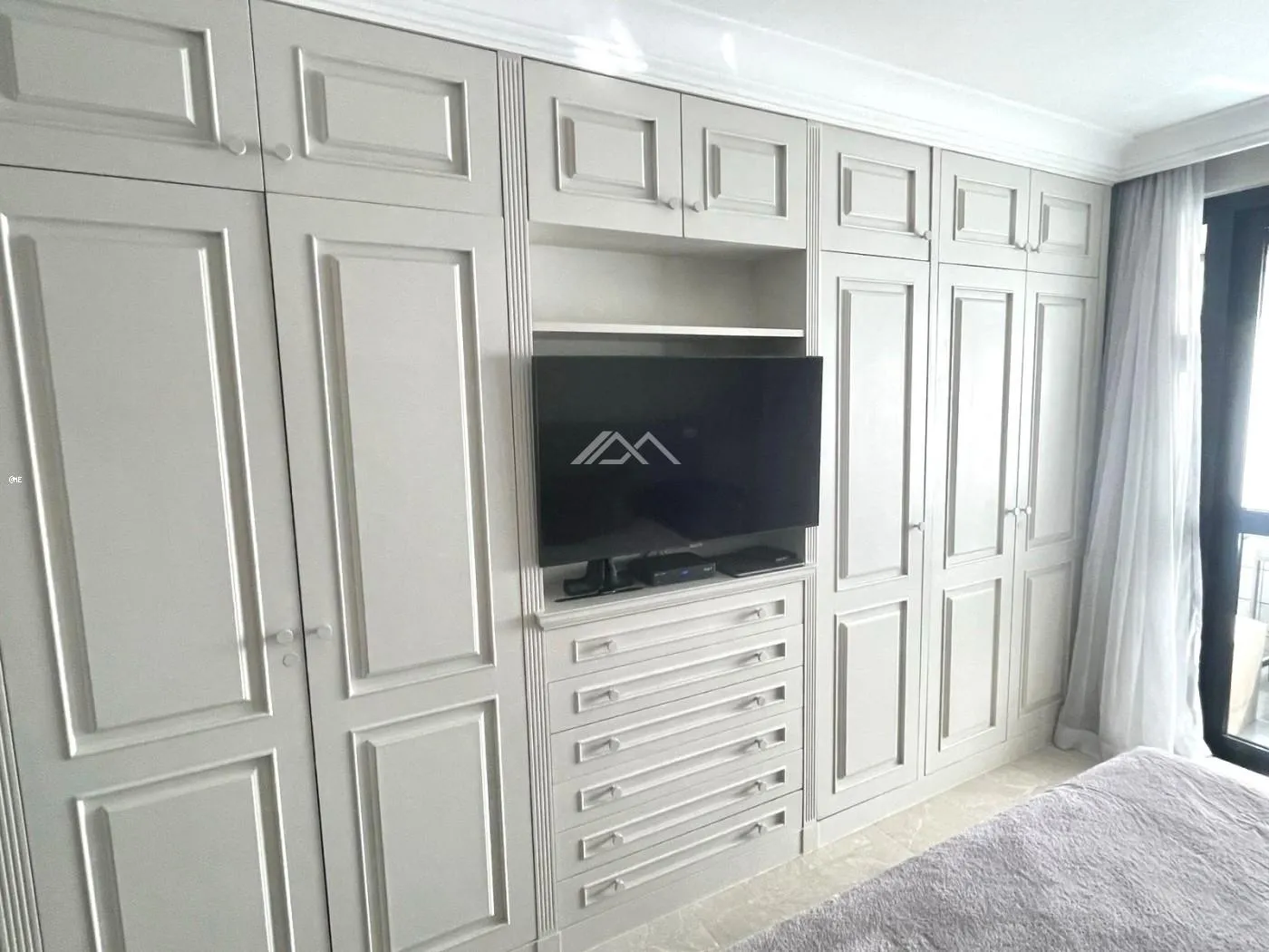 Apartment with 4 bedrooms and 5 bathrooms and enclosed balcony — photo 32