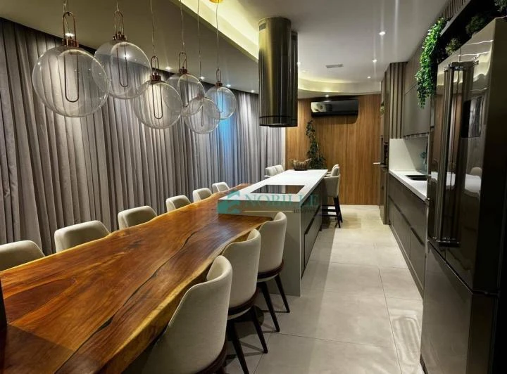 Furnished penthouse 318 m² with 4 en-suite rooms and 2 spots — photo 2