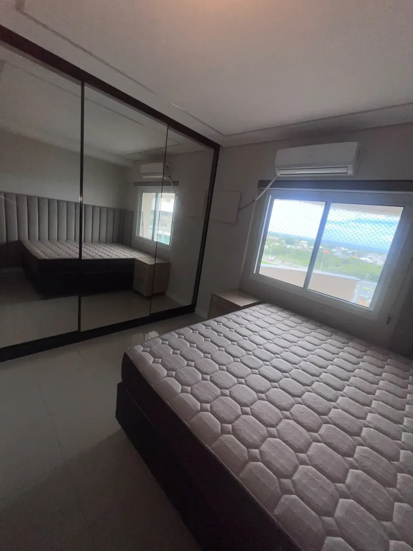 Apartment on the 10th floor with a grill on the balcony — photo 20