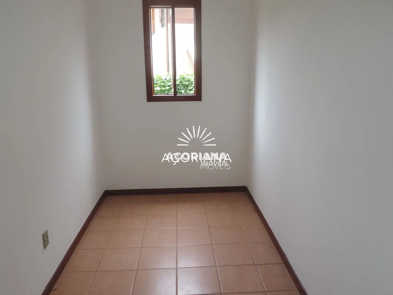 Fireplace in a 5-bedroom house, 350 m² — photo 7