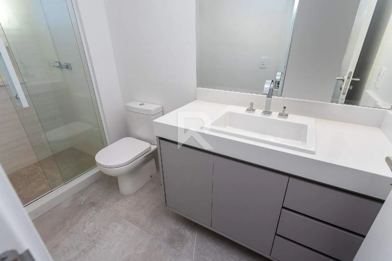 159 m² apartment with 4 bedrooms and a glassed-in balcony — photo 36