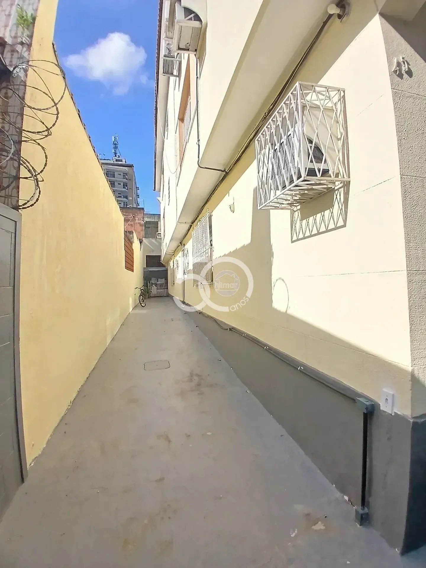 Apartamento de 2 dormitorios con balcón y cocina separada — photo 26