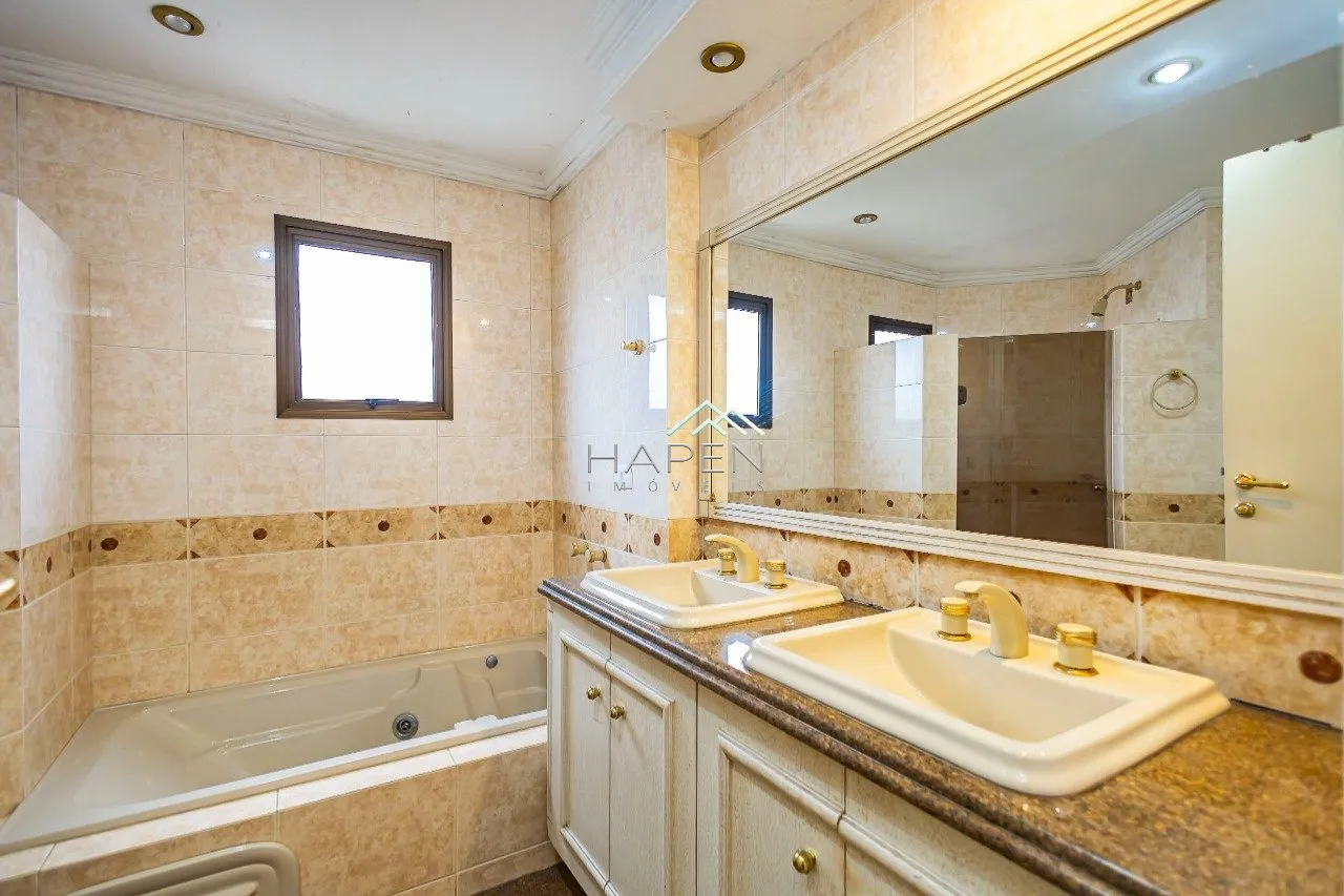Furnished 4-bedroom apartment with 4 bathrooms — photo 22