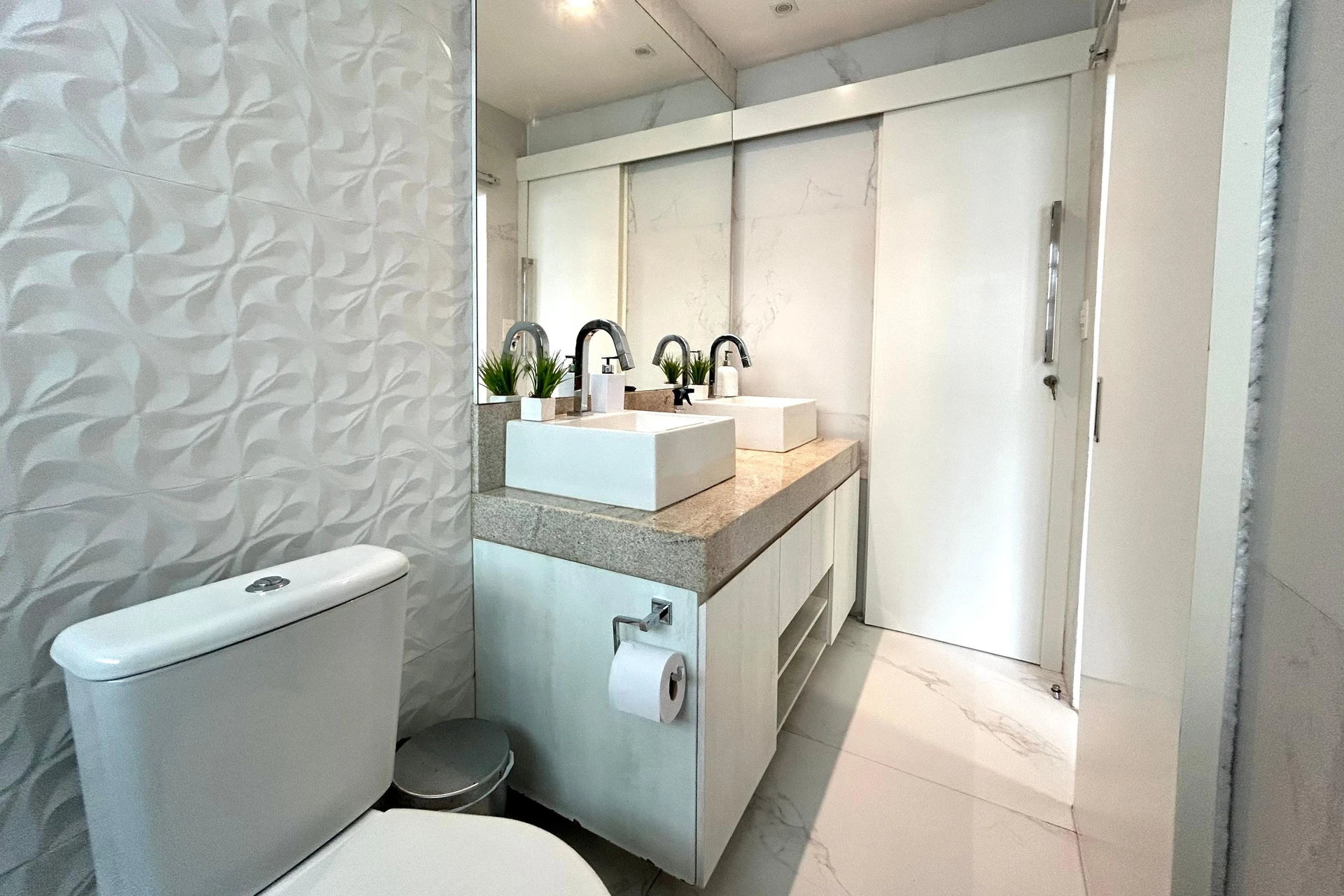 Furnished apartment, 86 m², with a walk-in closet — photo 39