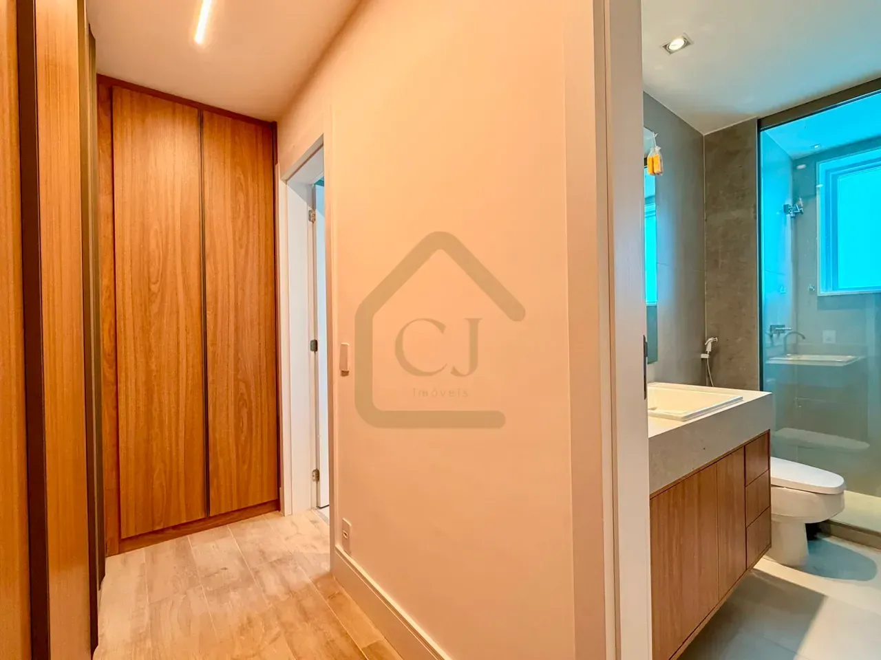 Unfurnished 3-bedroom apartment with 5 bathrooms and balcony — photo 5