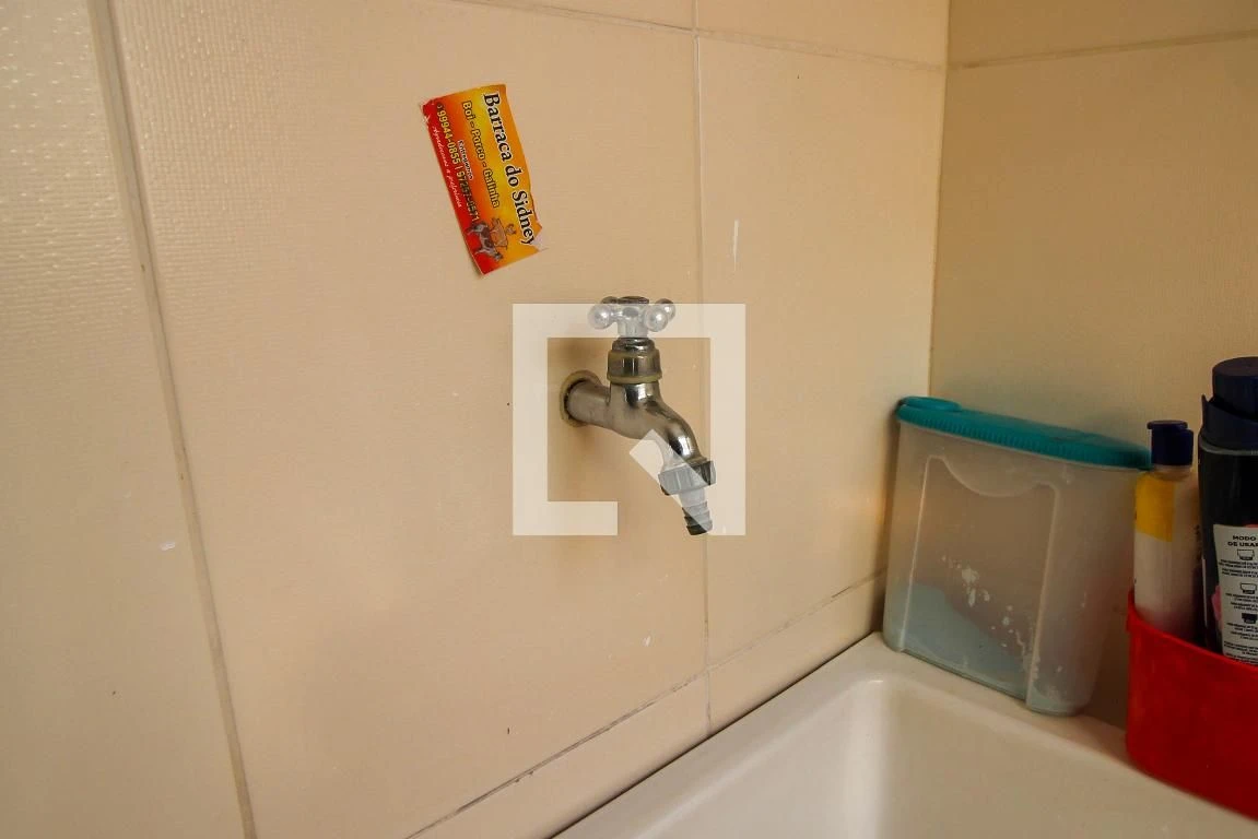 3-bedroom unfurnished apartment with laundry area — photo 15