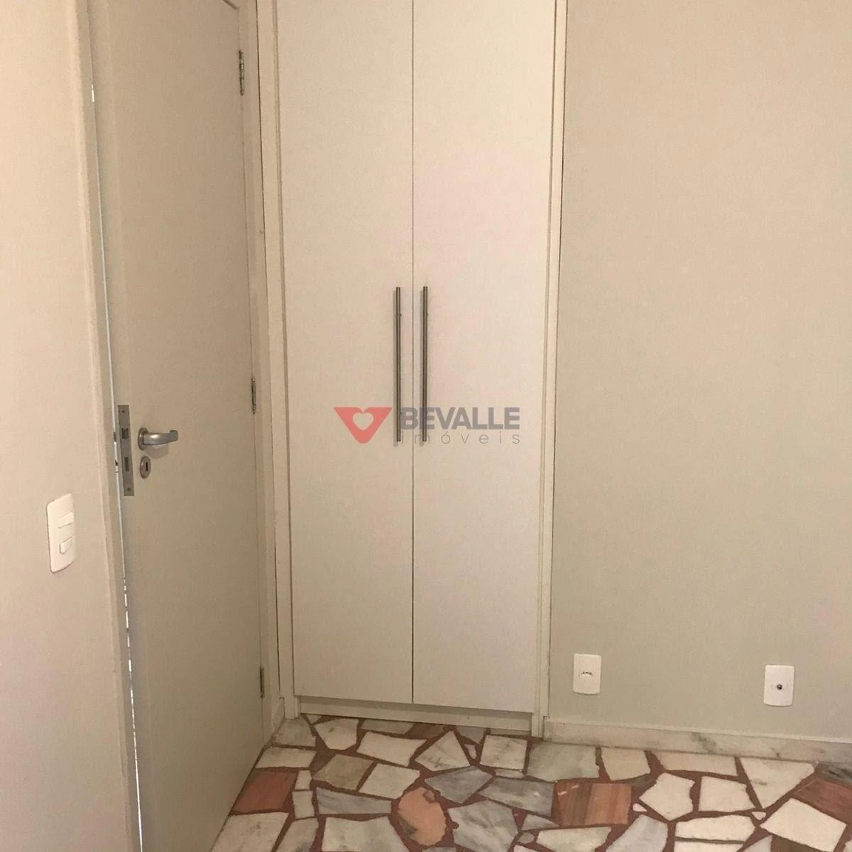 Rental house with 8 bedrooms and a balcony — photo 31
