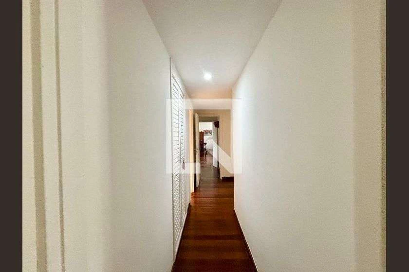 Apartment with 4 bedrooms and an en-suite bathroom — photo 11