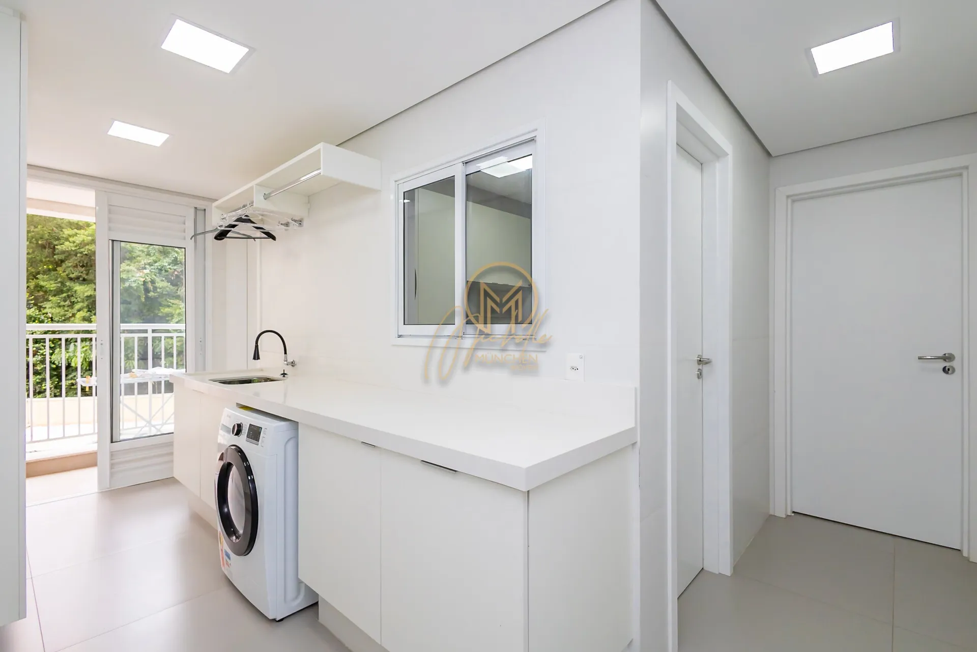 Furnished 462 m² apartment with 4 en-suite rooms — photo 169