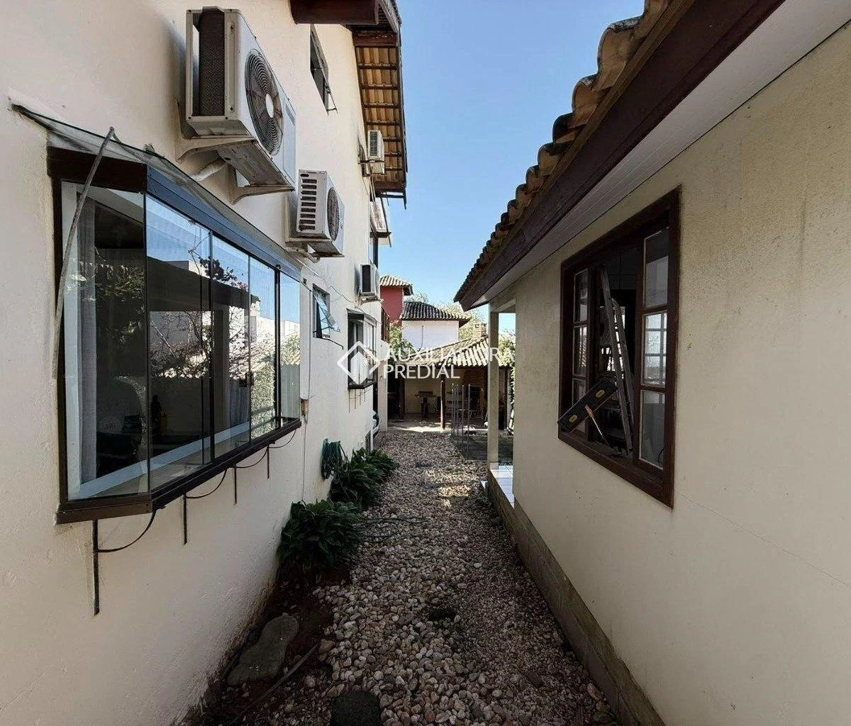 3-bedroom house with a grill on the balcony in Florianópolis — photo 28