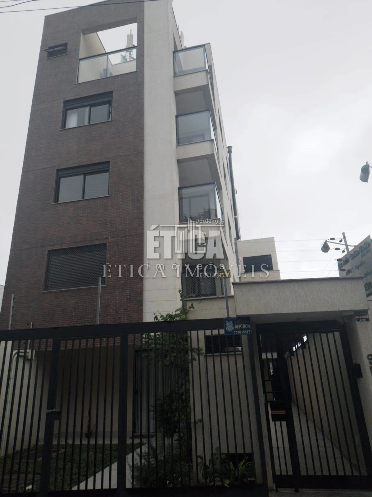 2-bedroom apartment with a grill on the balcony — photo 6