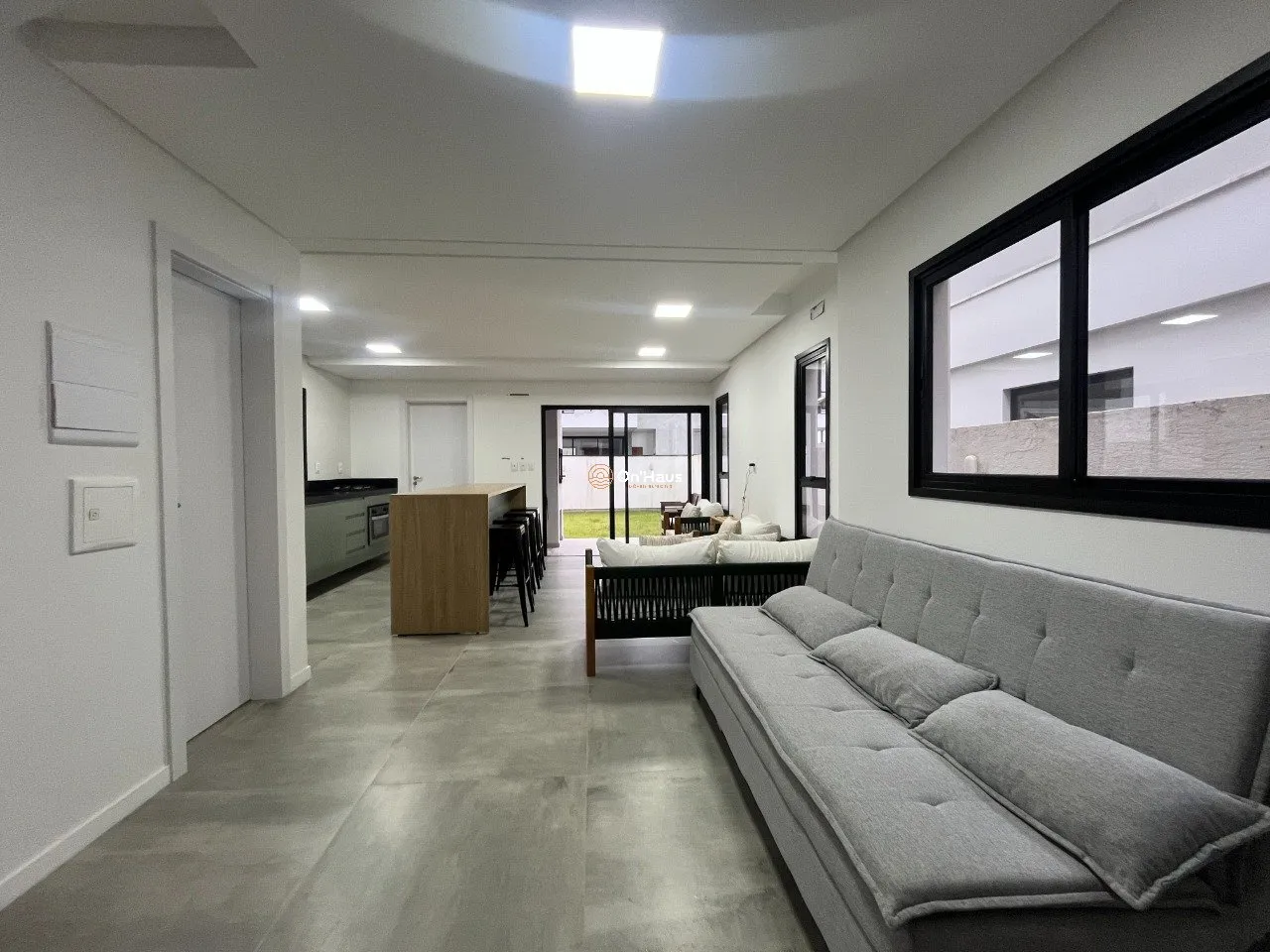 Дом с 3 спальнями и частным садом 220 м²