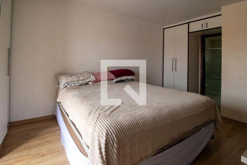 3-bedroom house with a bathtub in Curitiba — photo 9
