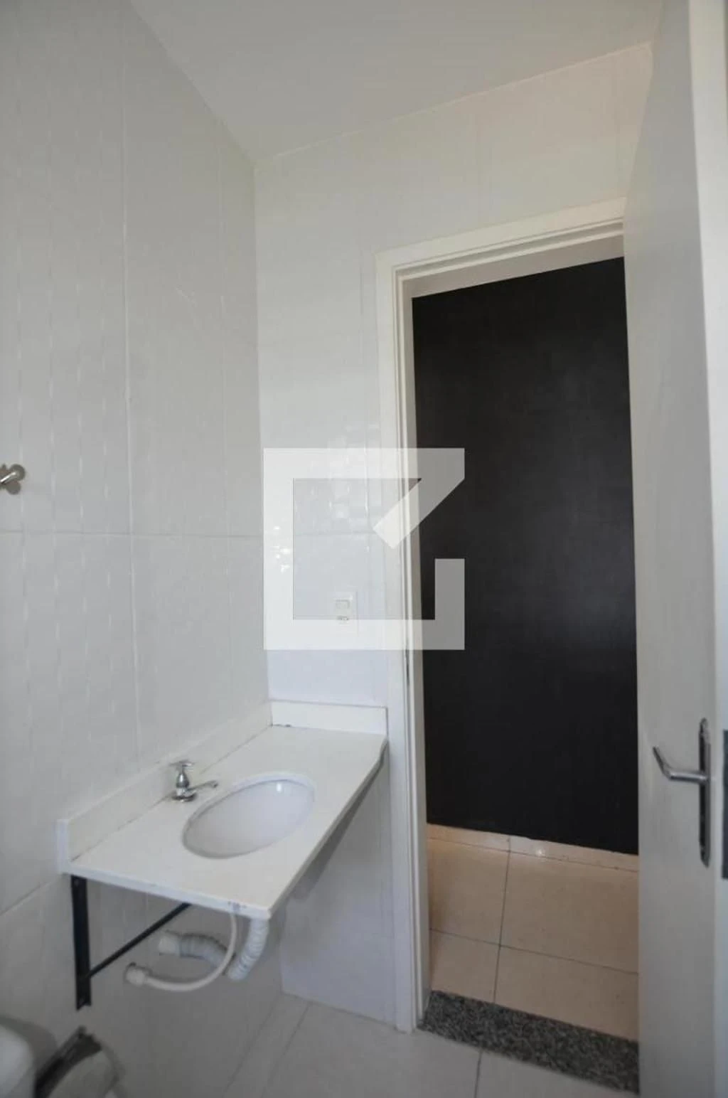 Unfurnished 1-bedroom apartment with gas stove — photo 17