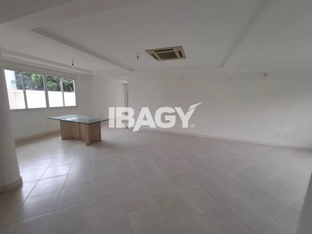 4-bedroom house with 3 suites and 400 m² total area — photo 4
