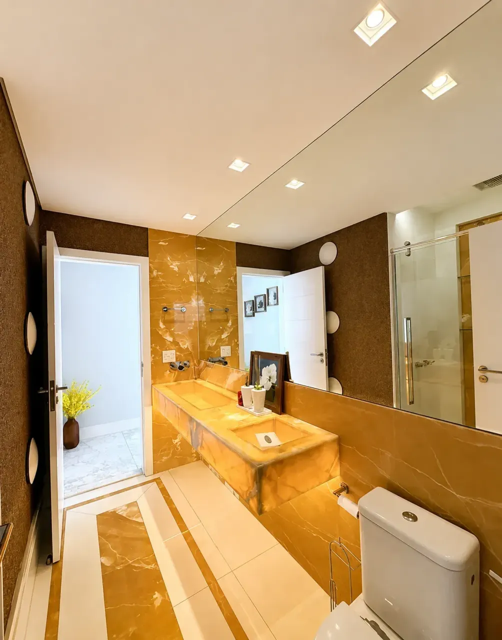 Furnished 5-bedroom house with an open-plan kitchen — photo 14