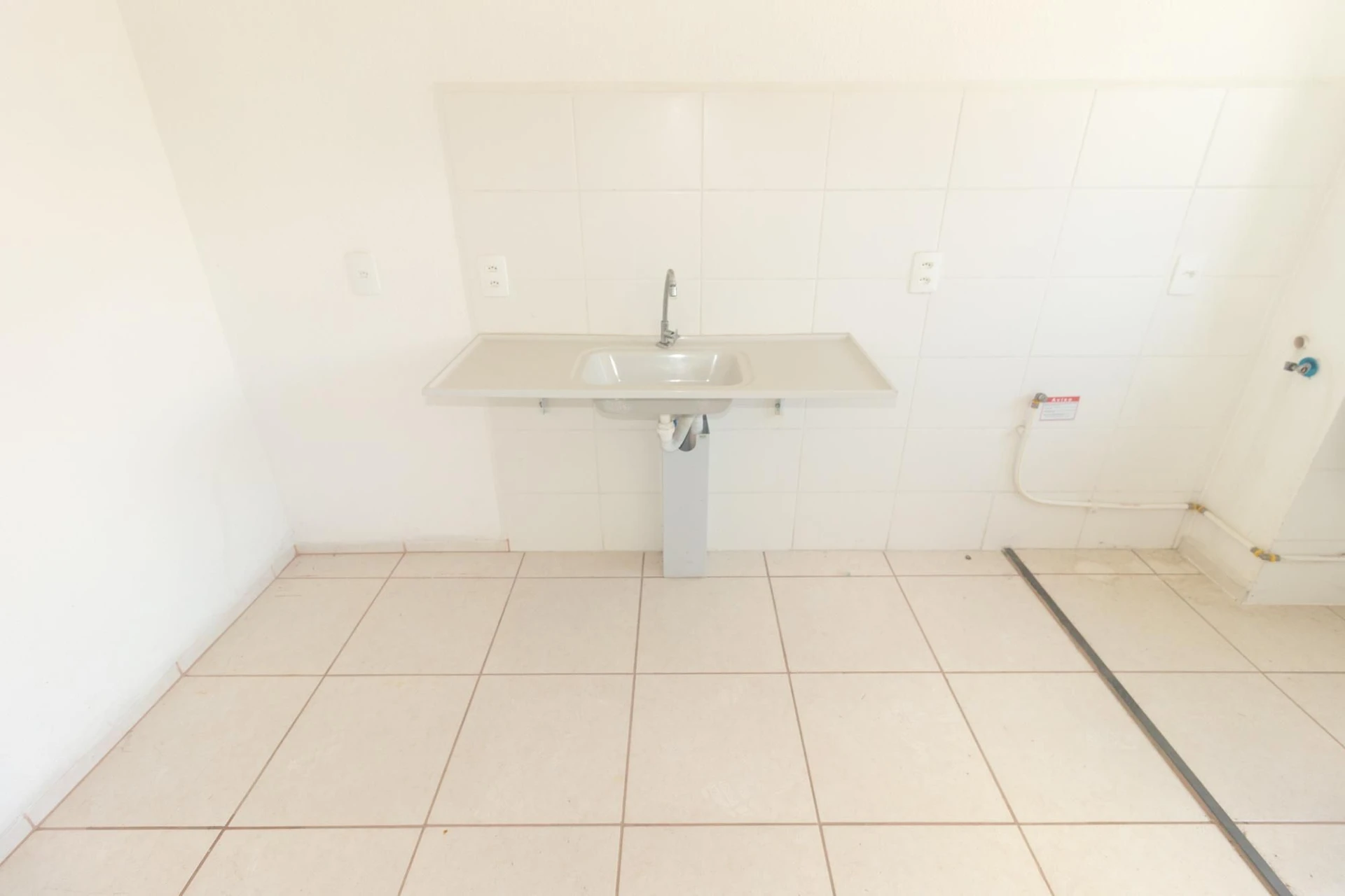 Apartamento com 2 quartos e piscina no condomínio