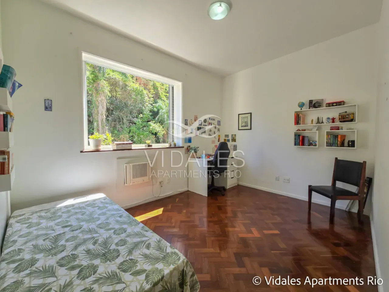 Furnished 715 m² apartment with 4 en-suite bedrooms — photo 36