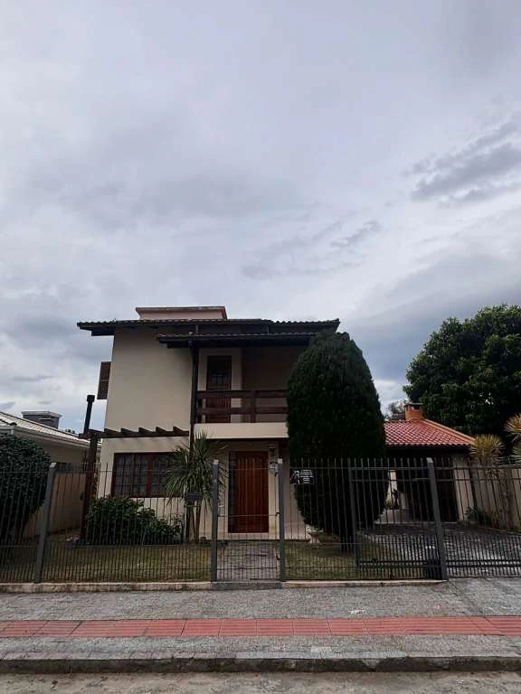 Unfurnished 3-bedroom house with a private BBQ — photo 2