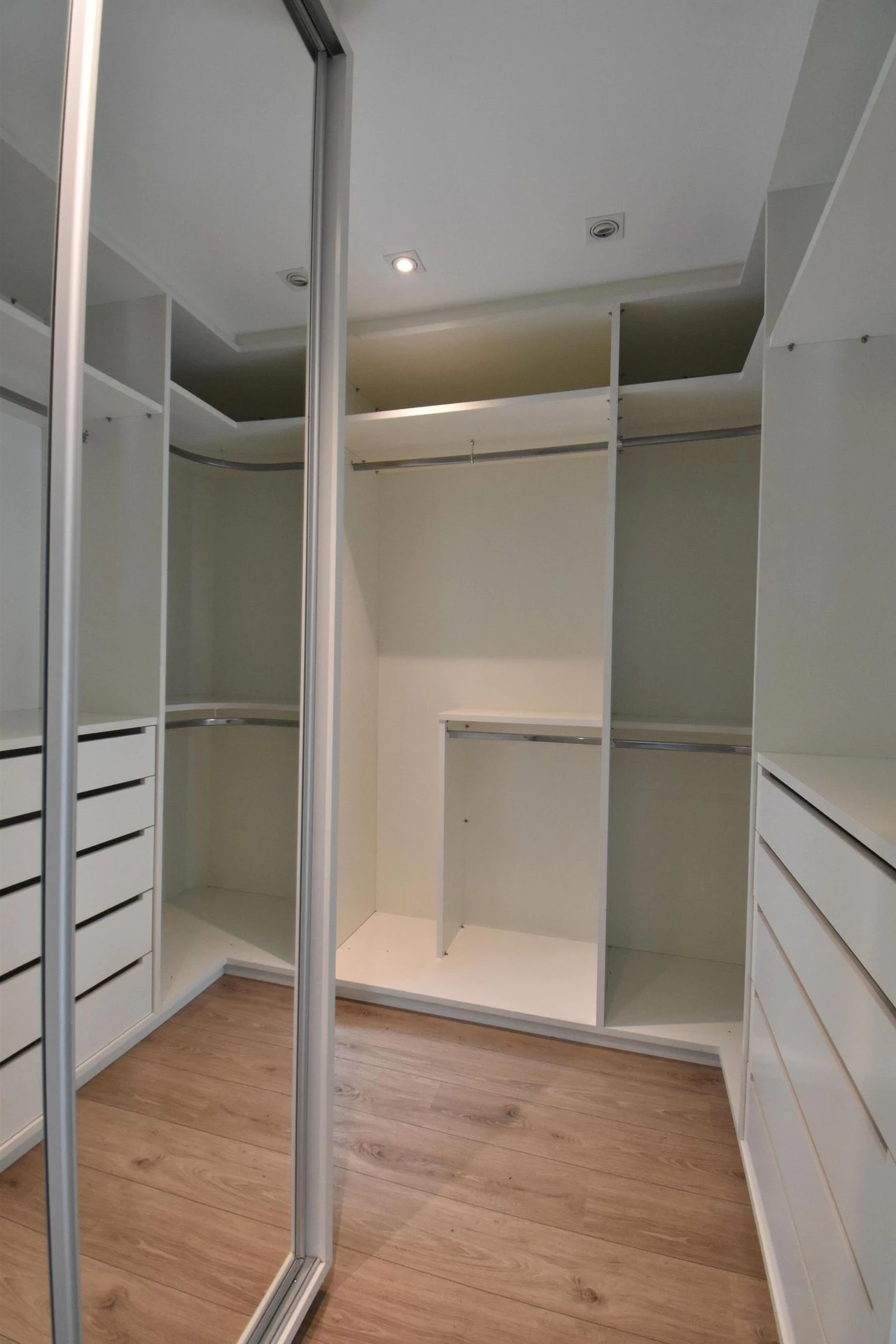 House, 411 m², with a bathtub — photo 48