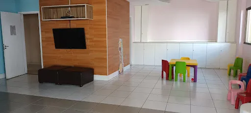 Furnished apartment, 82 m², with a glass-enclosed balcony — photo 26