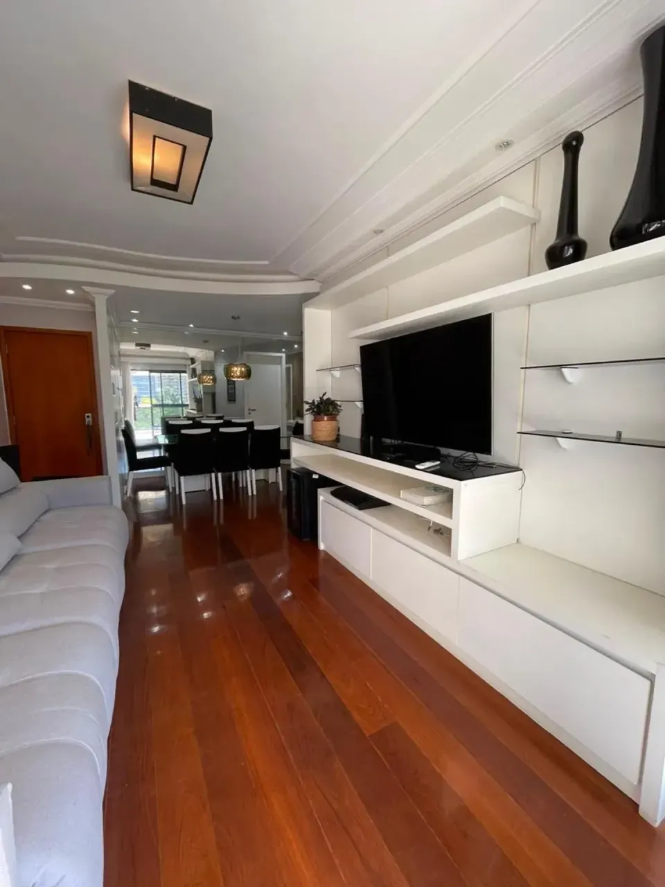 Furnished 3-bedroom apartment with glassed-in balcony