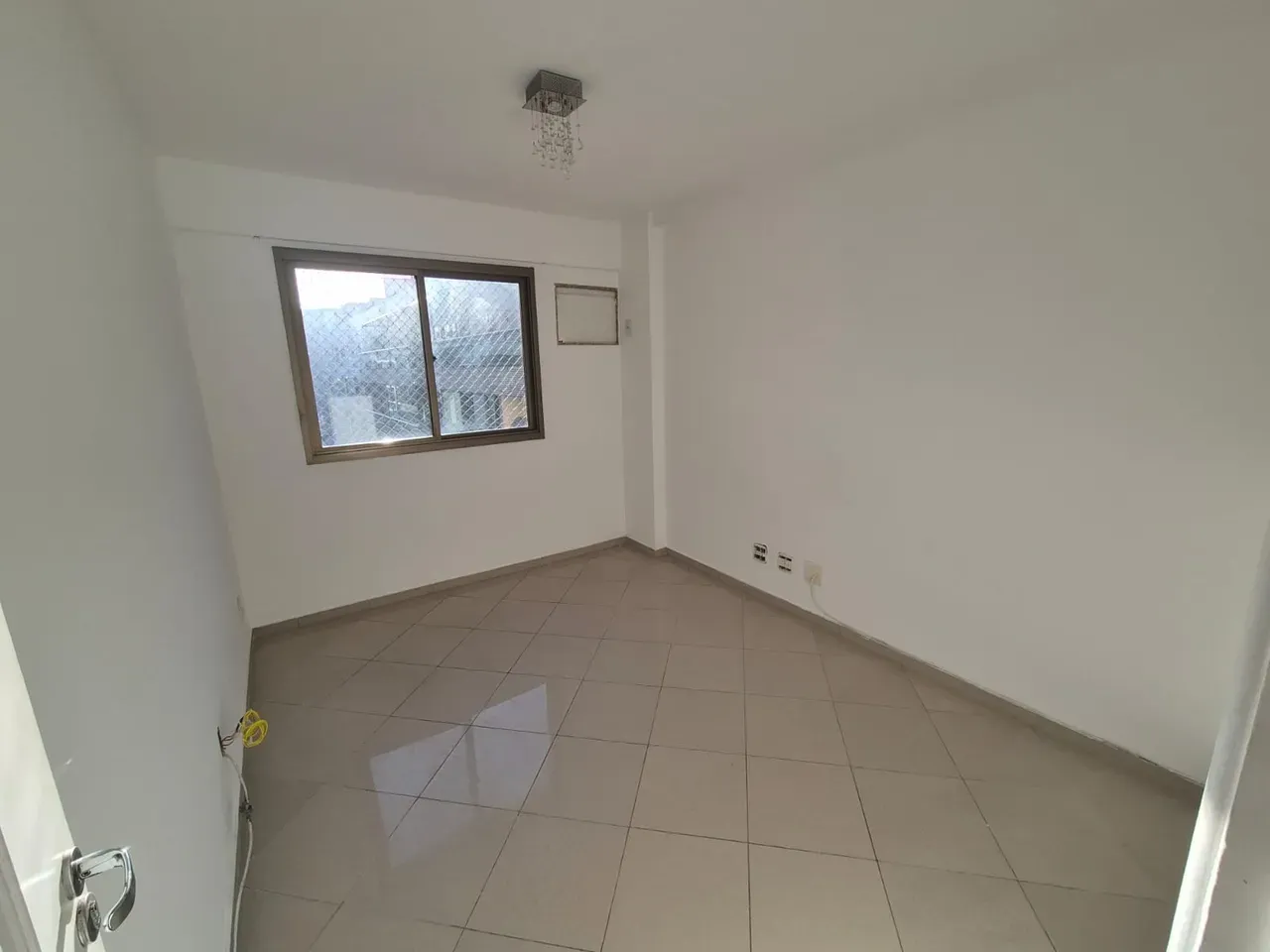 Glass-enclosed balcony in a 3-bedroom apartment, 115 m² — photo 21