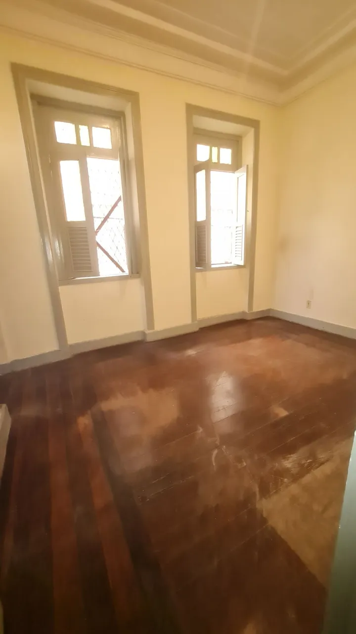 2-bedroom apartment with wood or laminate floors — photo 2