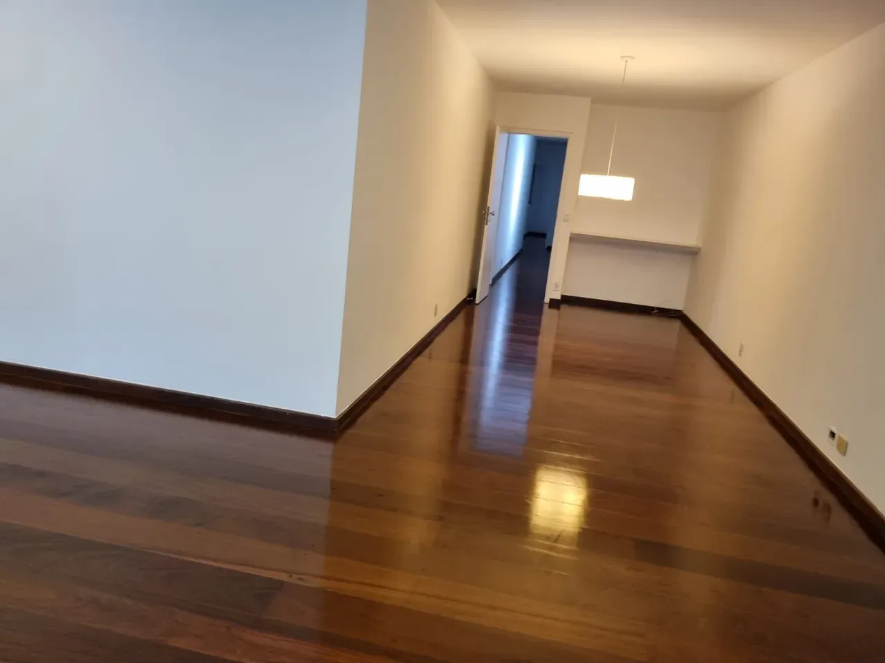 Walk-in closet in a 4-bedroom apartment, 185 m² — photo 7